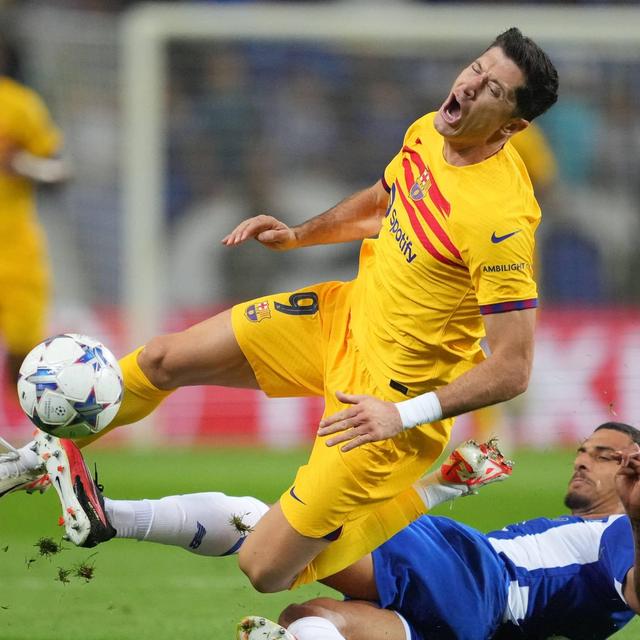 包含莱万多夫斯基在巴塞罗那比赛中表现优异，比赛局势复杂引发热议！的词条-爱游戏官网